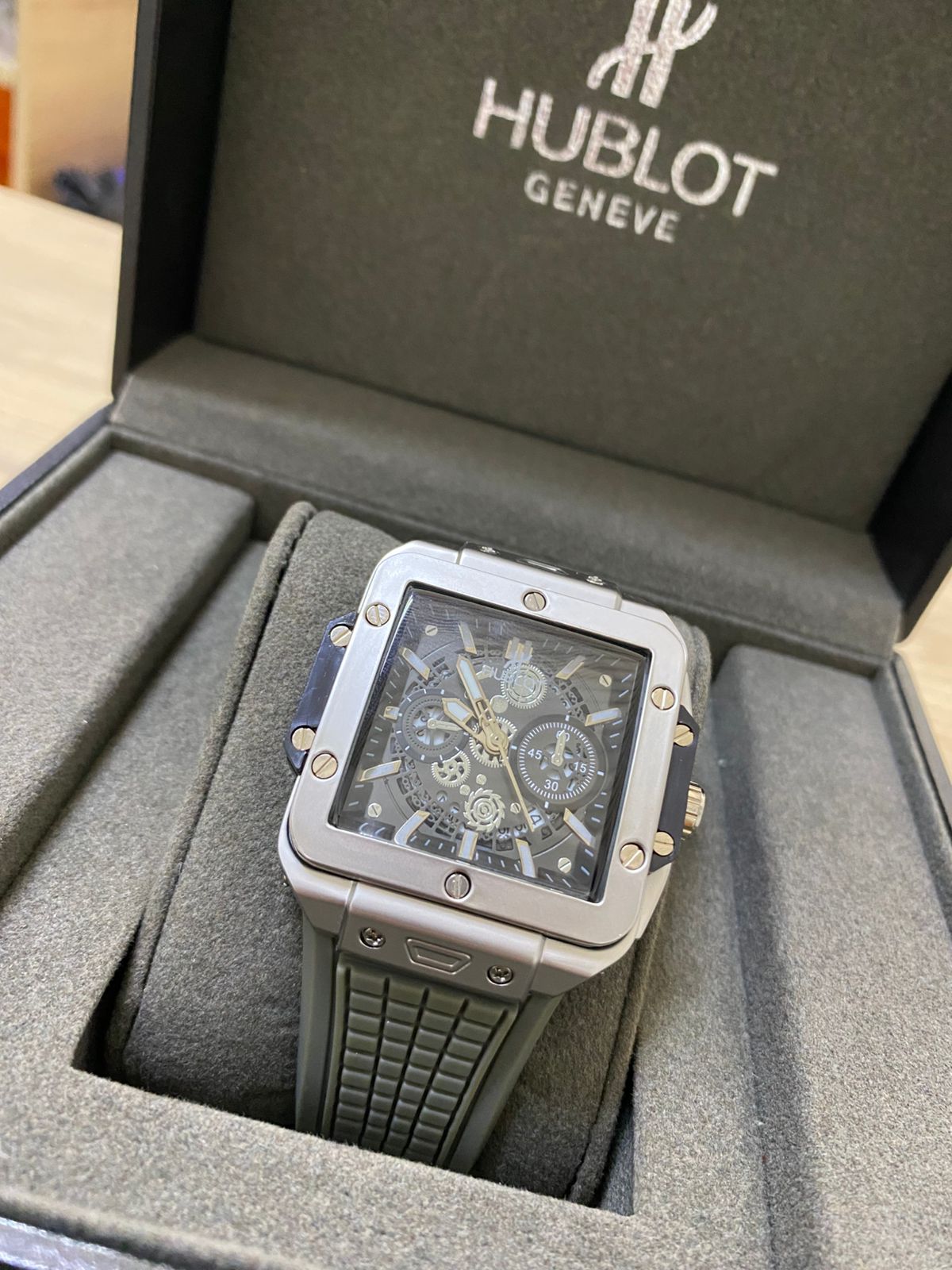 Hublot (2638.054)