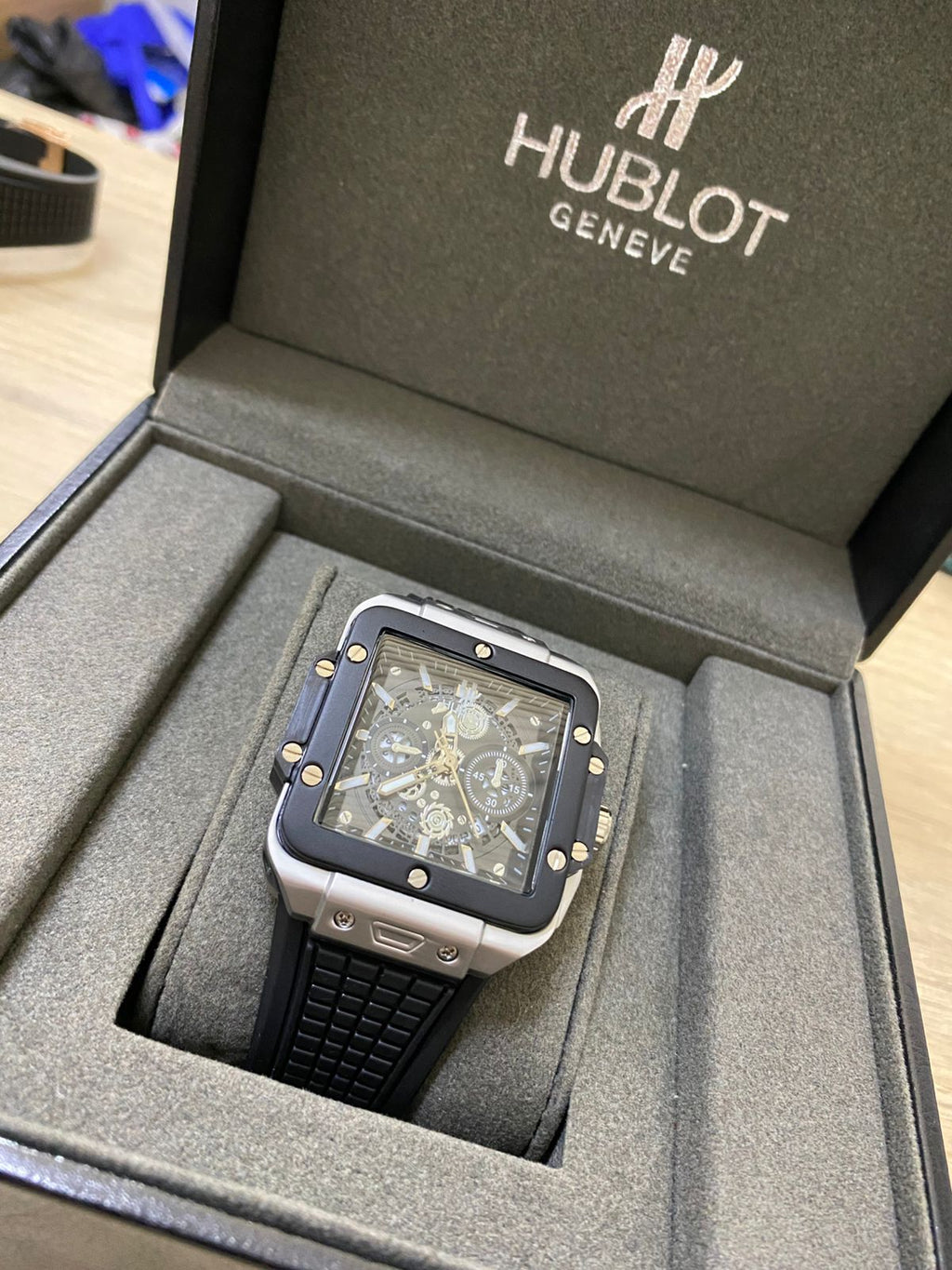 Hublot (2638.054)