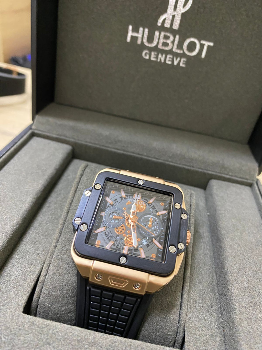 Hublot (2638.054)