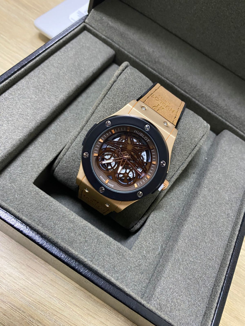 Hublot (2638.054)