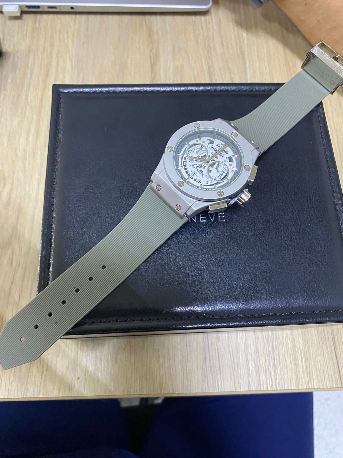 Hublot (2638.054)