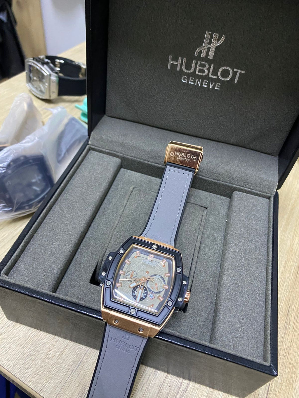 Hublot (2638.054)