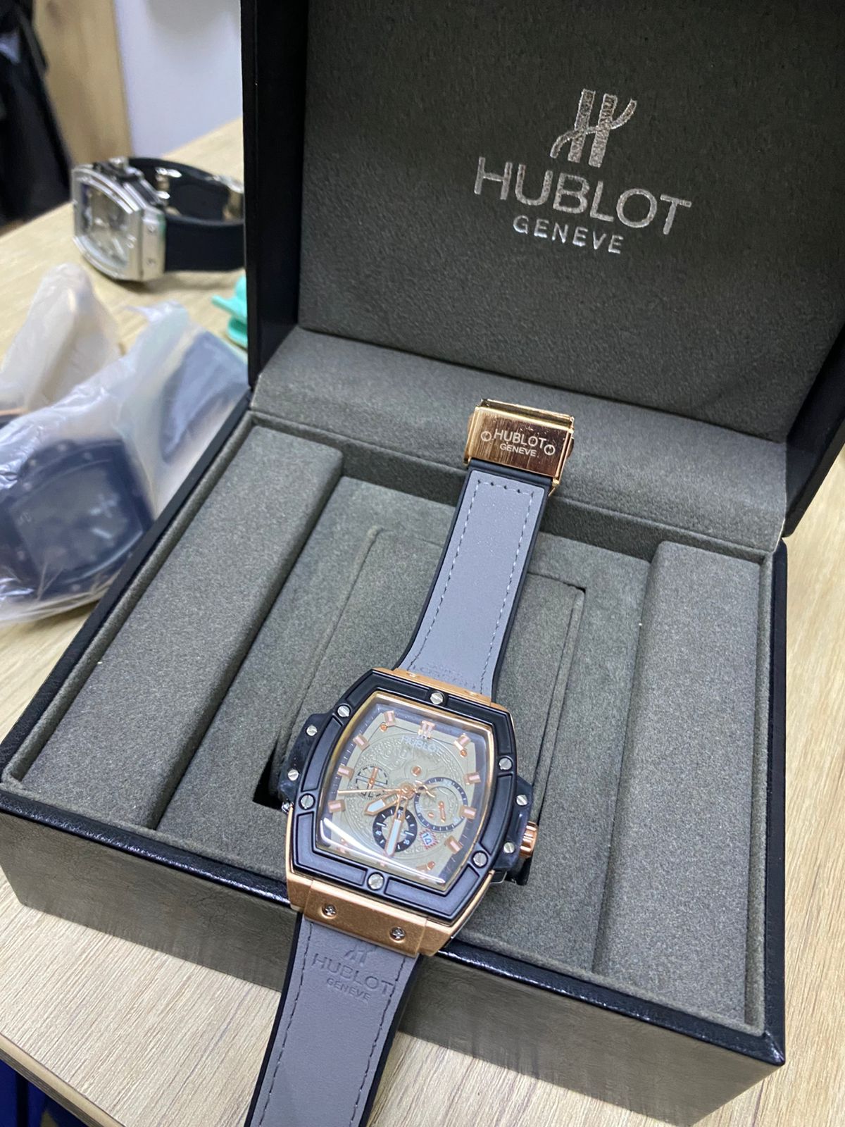 Hublot (2638.054)