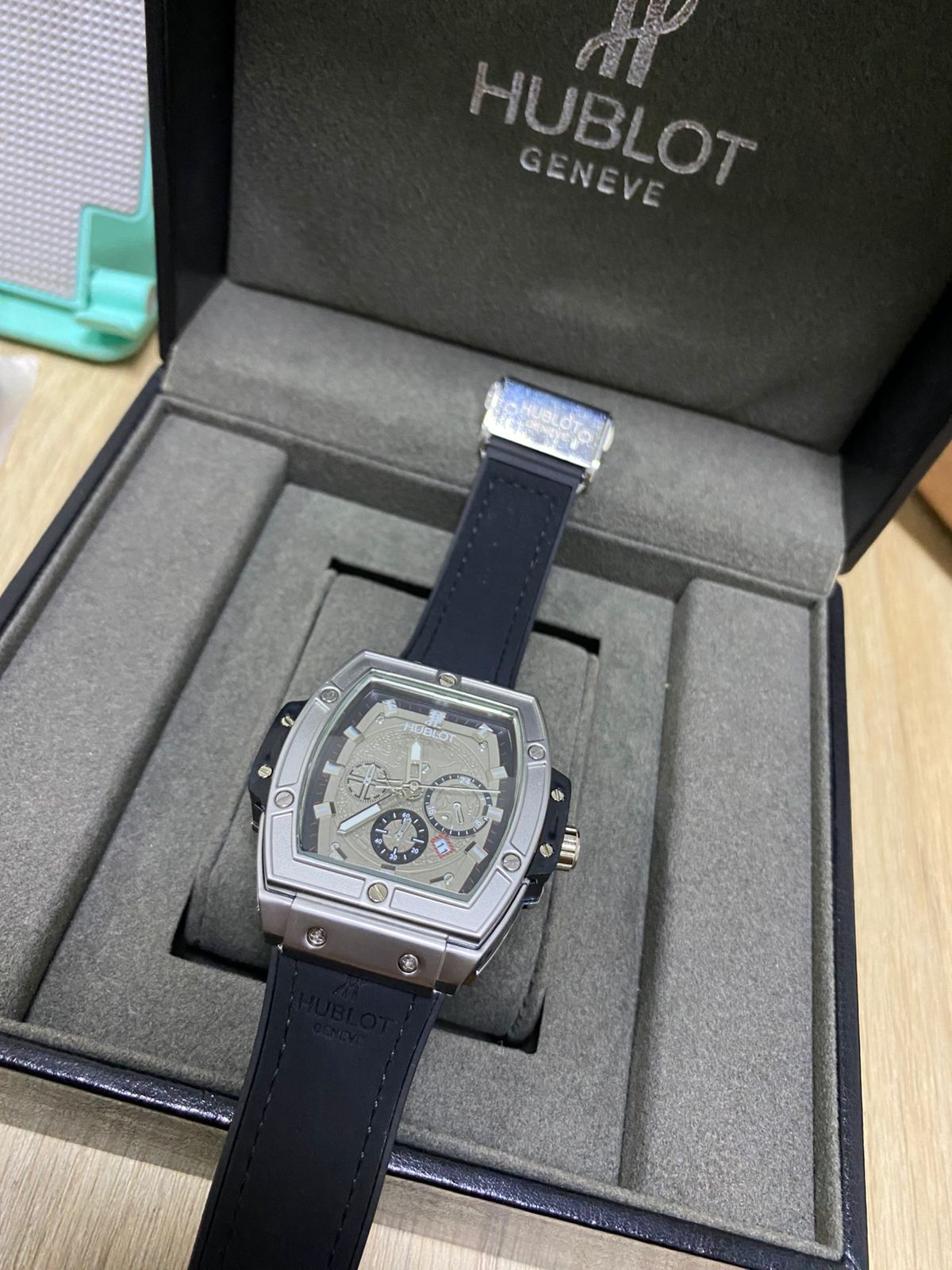 Hublot (2638.054)