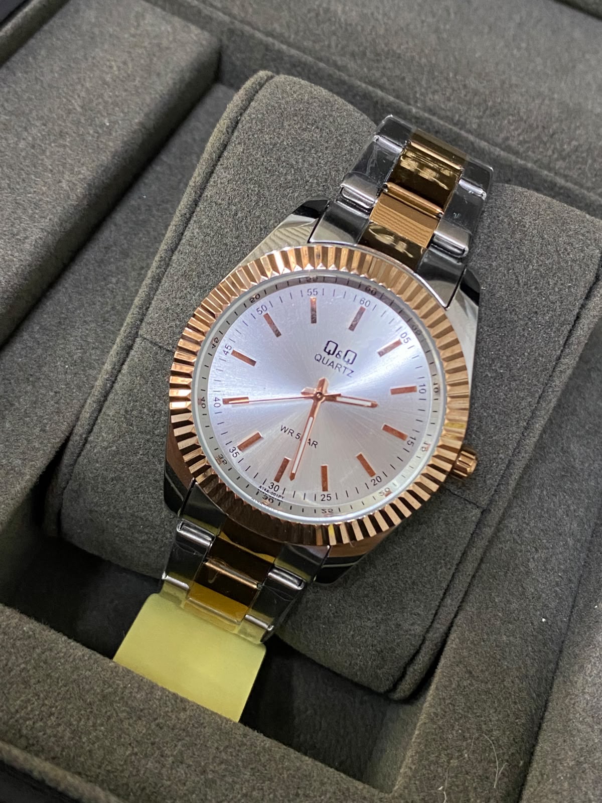 Q&Q ORIGINAL (2640.054)