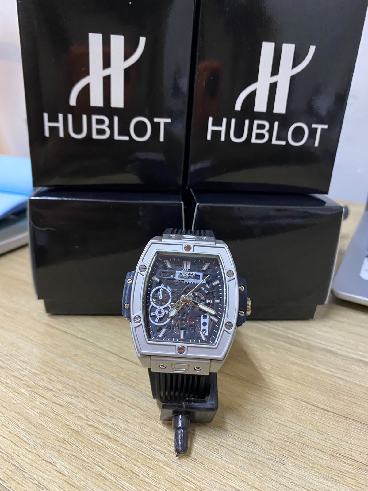 HUBLOT (2638.054)