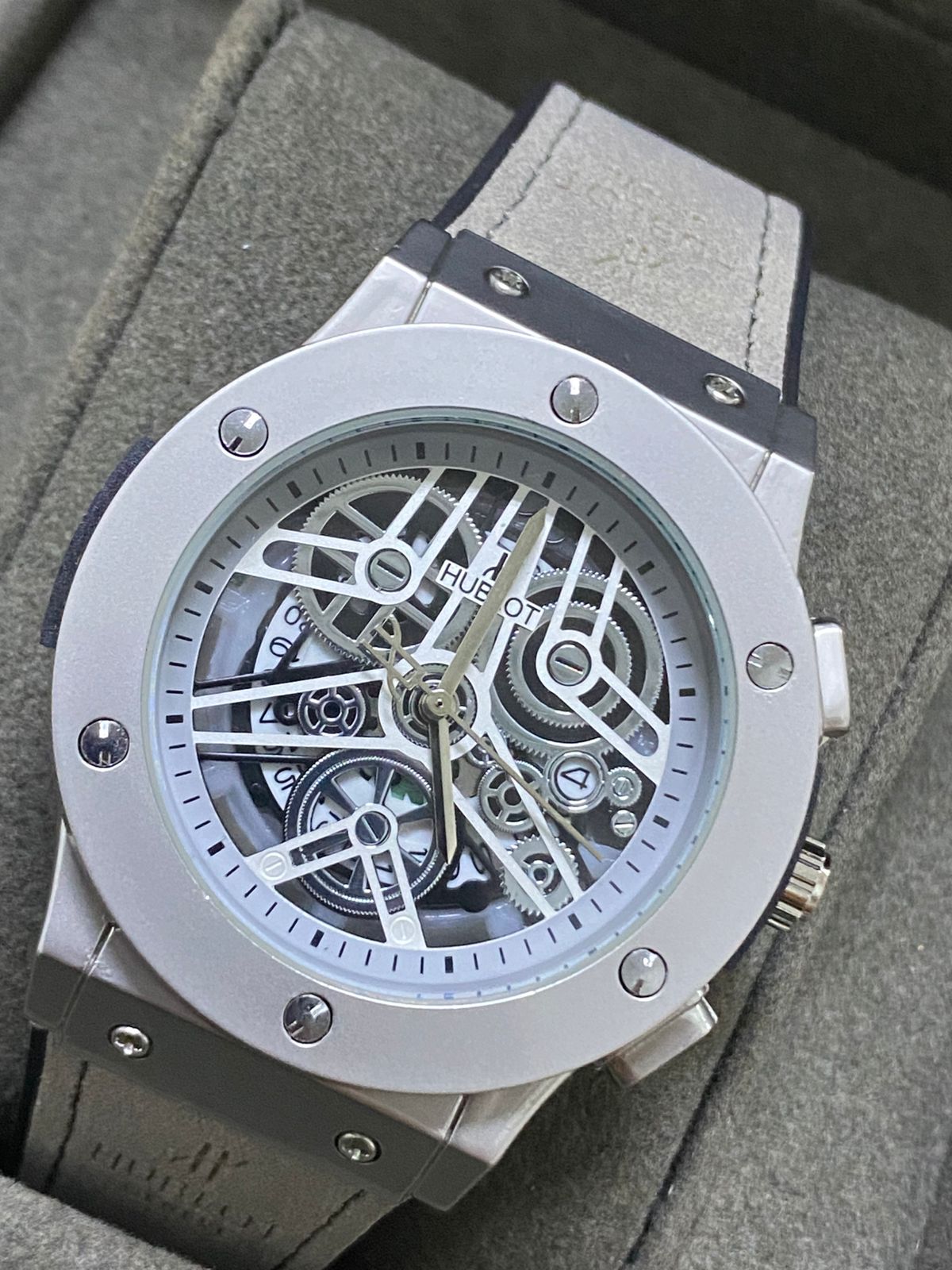 Hublot (2638.054)