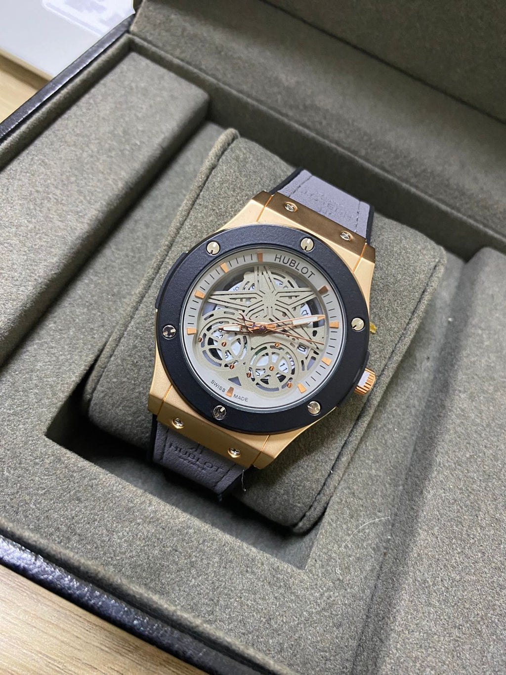 Hublot (2638.054)
