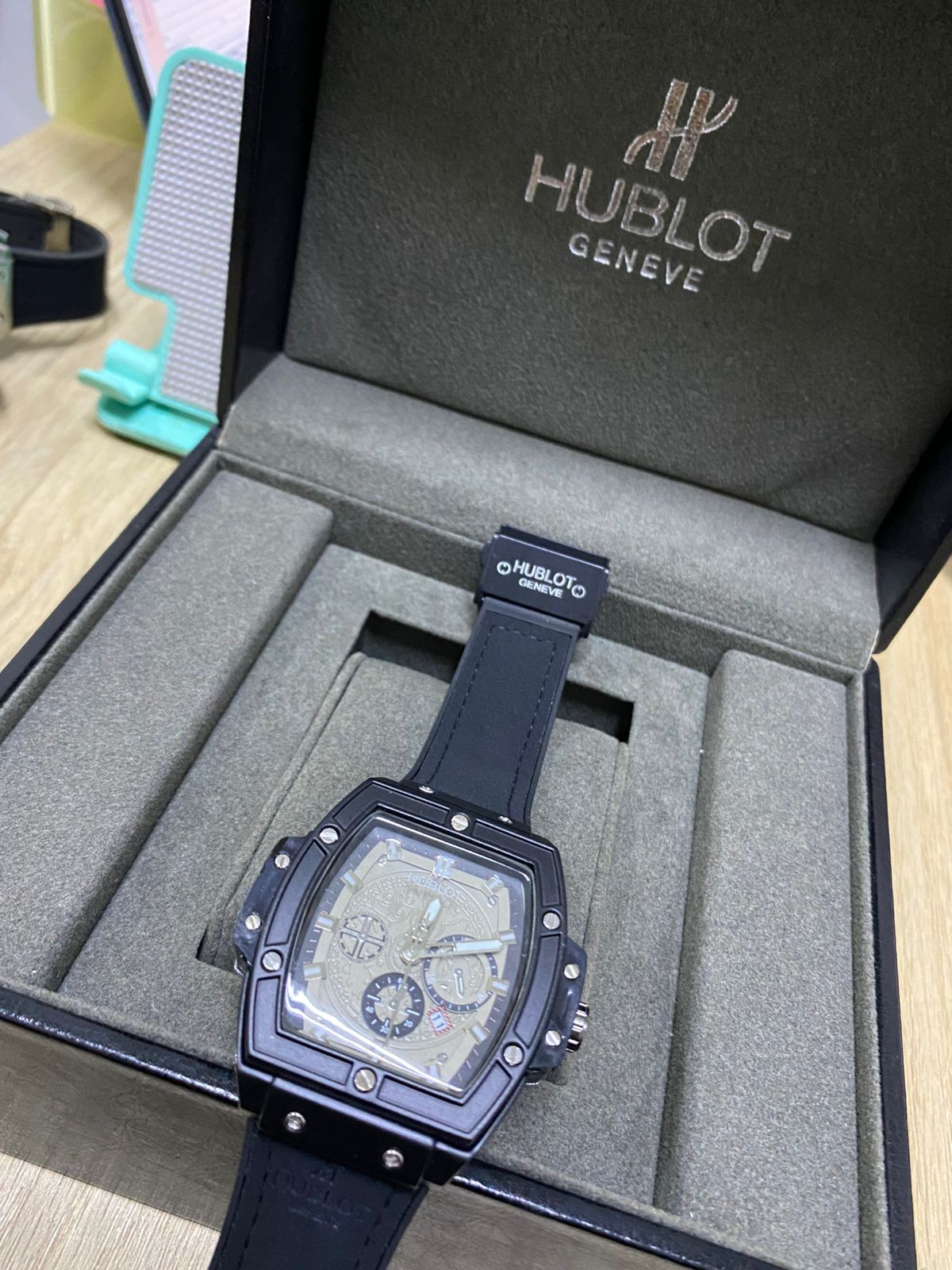 Hublot (2638.054)