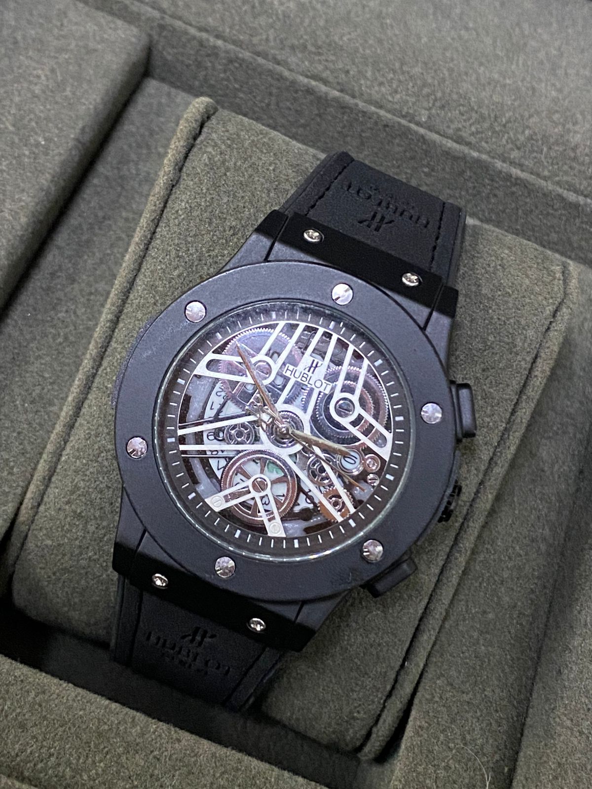 Hublot (2638.054)